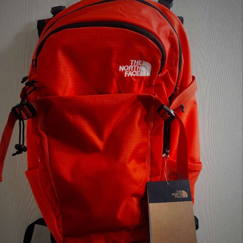 NWT The NORTH FACE DAY BACKPACK BASIN24